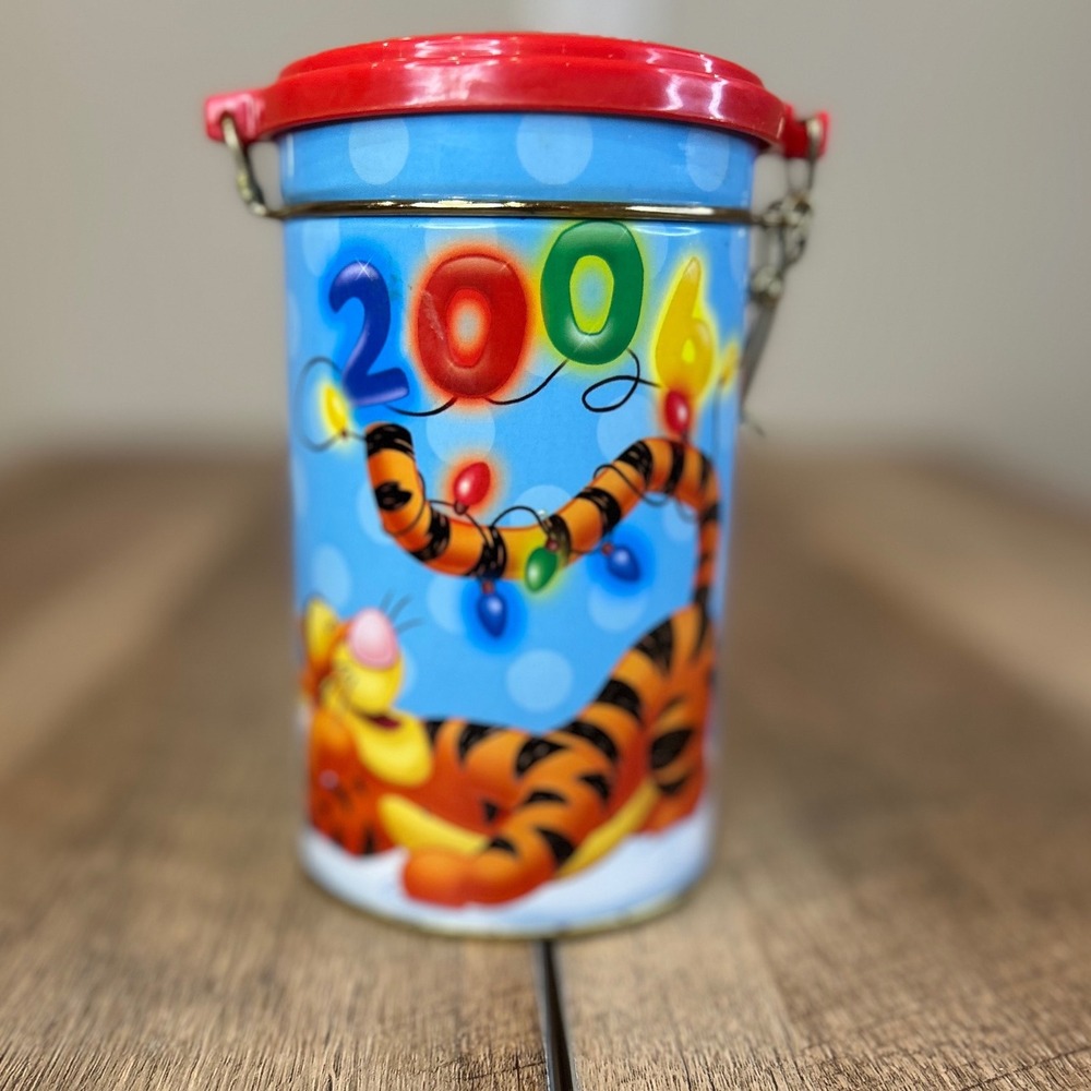 Disney Winnie the Pooh Tigger 2006‎ Christmas Tin Canister Holiday Decor